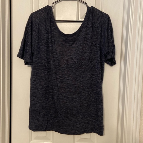 Gap Tee - Picture 1 of 4